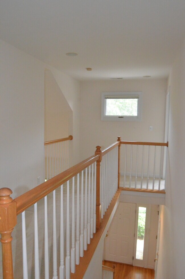 Building Photo - 311 Columbia Pl E