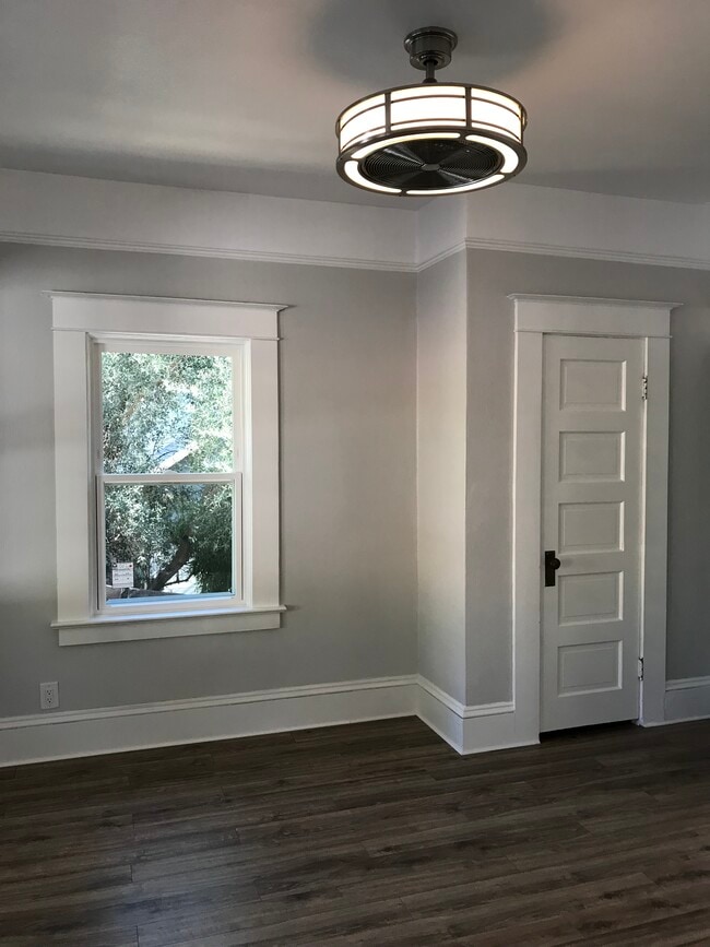 Building Photo - 456 Linden Ave