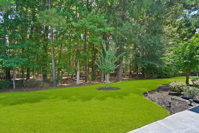 Building Photo - 211 Hampton Cir