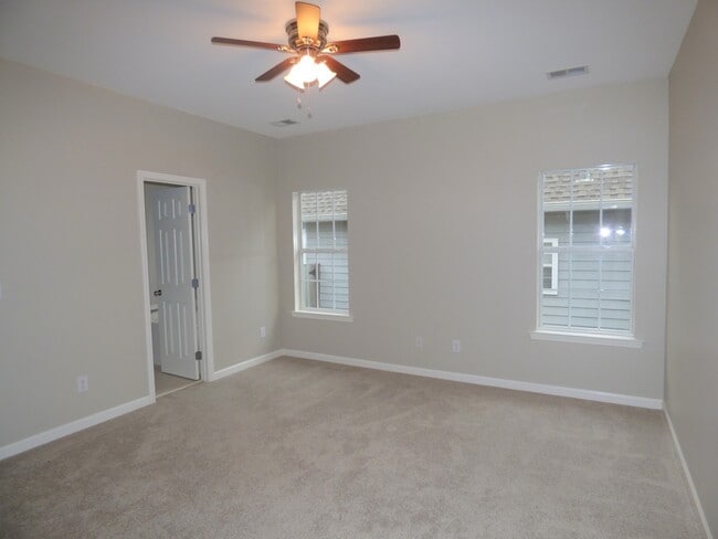 Building Photo - 951 Savannah Ln