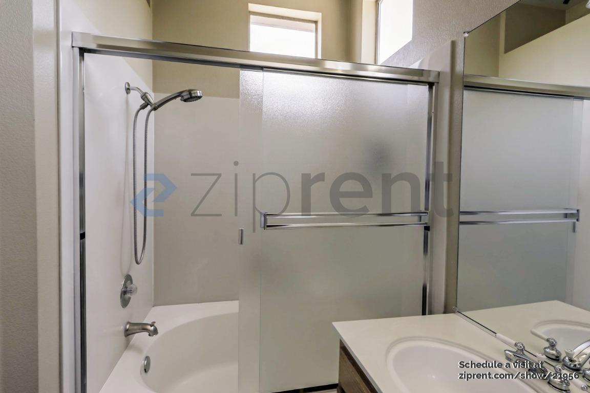 Building Photo - 9404 Lazy Creek Dr