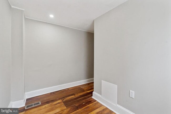 Building Photo - 161 Mifflin St