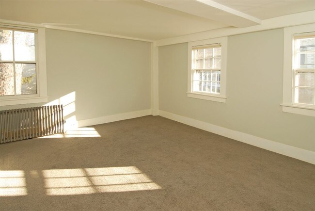 Building Photo - 442 Middle Street