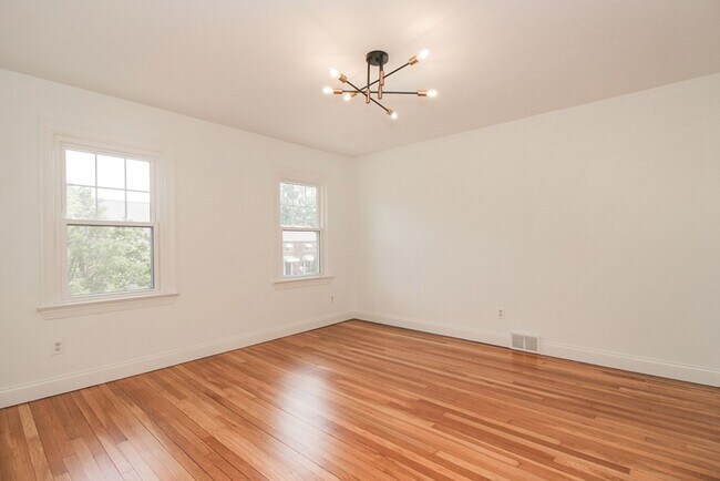 Building Photo - 3372 Sutton Rd