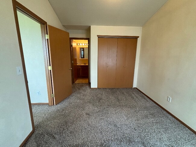 Building Photo - 6005 Chapel Hill Blvd