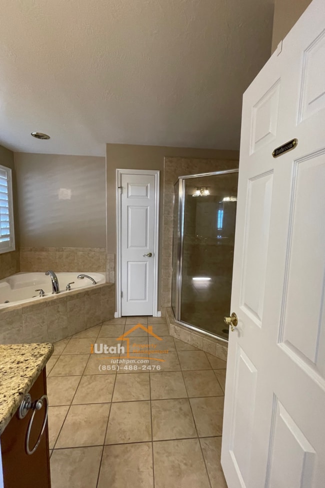 Building Photo - East Layton 6 Bdrm 3 Bth 2 car garage home.