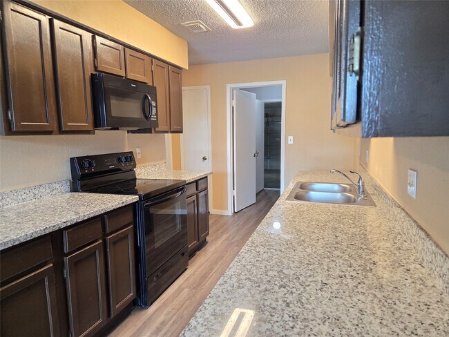Building Photo - 13427 Juniper Point Dr