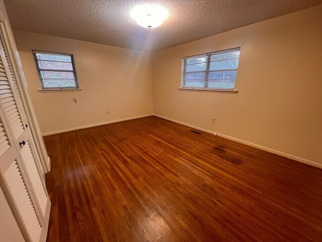 Building Photo - 6709 Sandpiper Dr