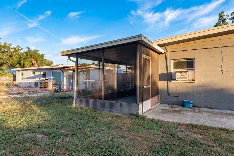 Building Photo - 1714 W Fern St