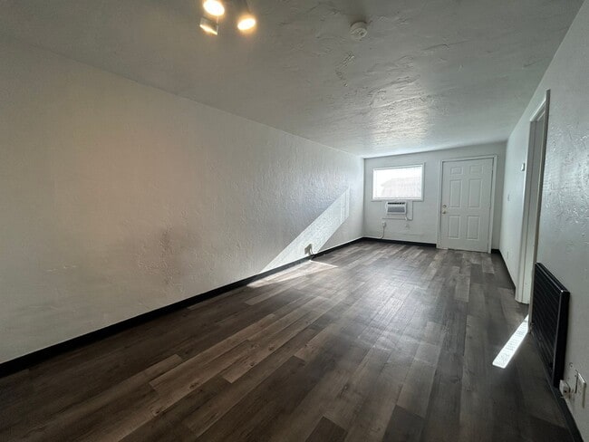 Building Photo - 928ru