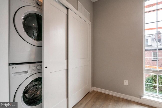 Building Photo - 713 S Mildred St