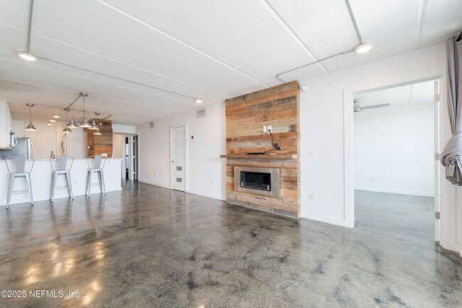 Building Photo - 275 1st St S