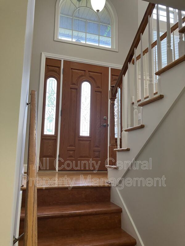 Building Photo - 710 Small Lake Dr