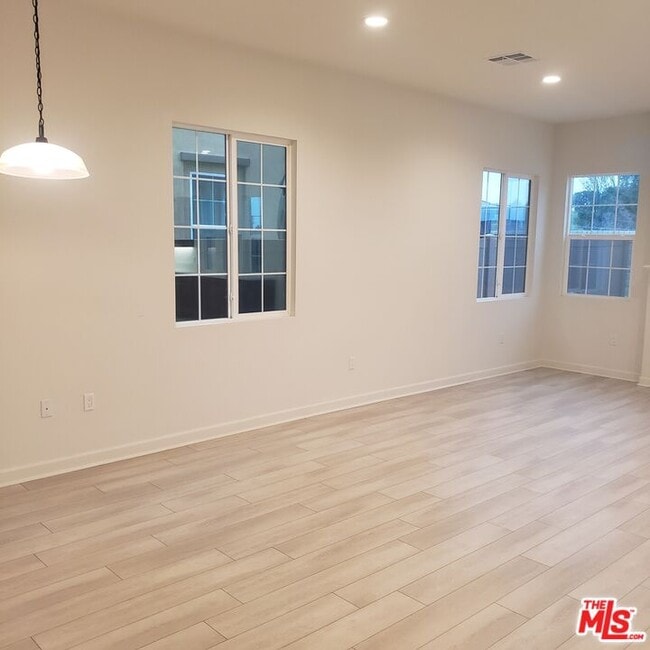 Building Photo - 1541 Thorpe Trl