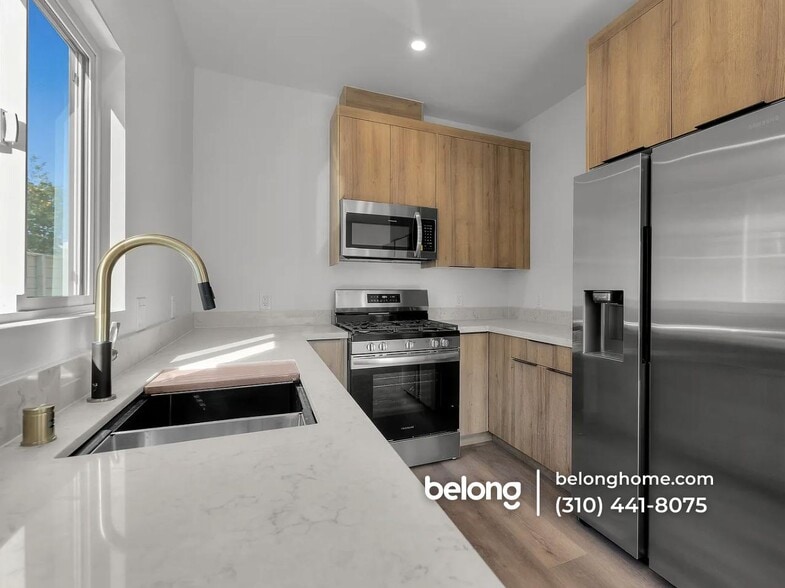 Building Photo - 414 S Ave 56