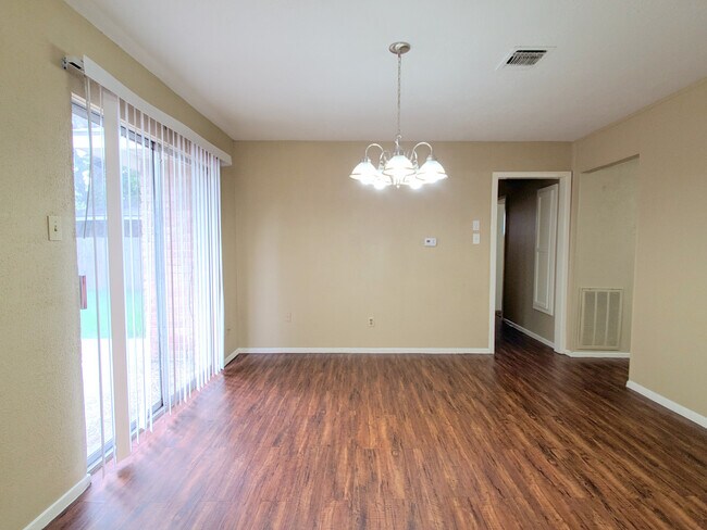 Building Photo - 14826 Weil Pl