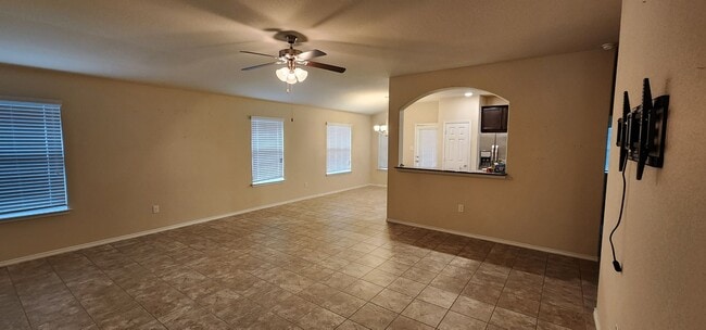 Building Photo - Beautiful 3 Bedroom House