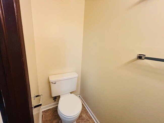 Building Photo - 111 Canterbury Ct