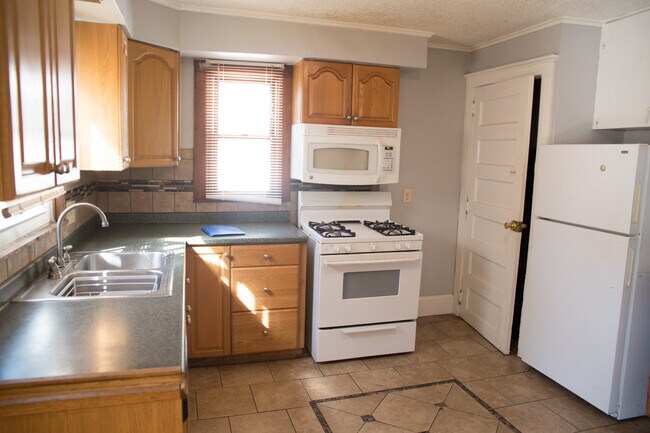 Building Photo - 1303 E Hennepin Ave