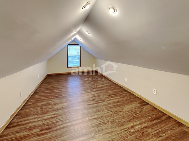 Building Photo - 2615 Heritage Lake Dr