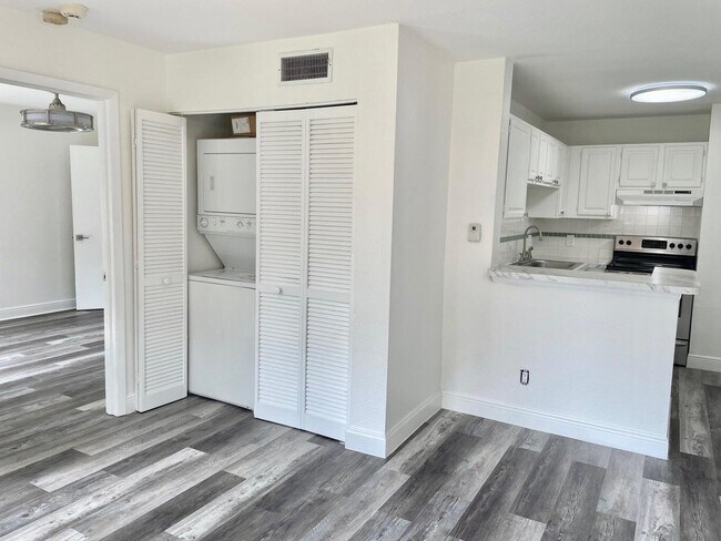 Building Photo - 1760 Palm Cove Blvd