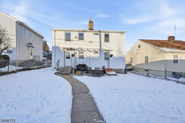 Building Photo - 88 Mitchell St