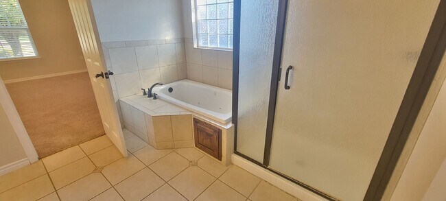 Building Photo - SPECTACULAR NEWER HOME, FIREPLACE, FORMAL ...