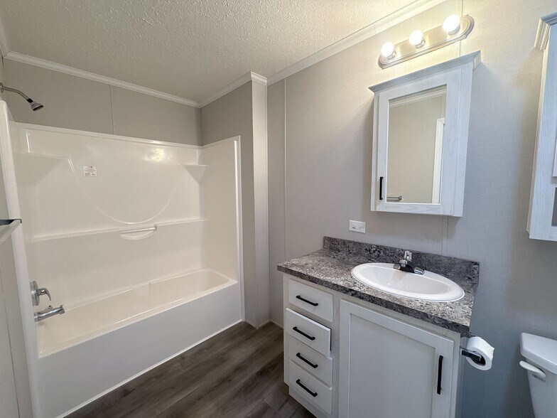 Building Photo - 10610 State Rte 762