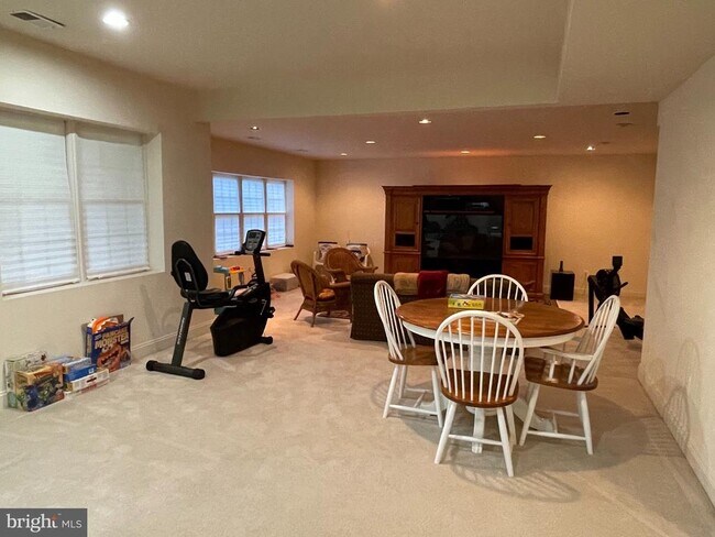Building Photo - 6915 Bonheim Ct