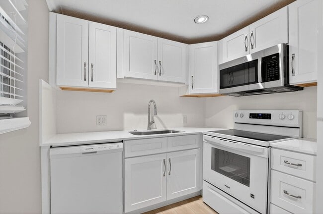 Building Photo - 277 Brighton Dr