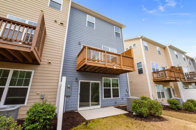 Building Photo - 1039 Commack Dr