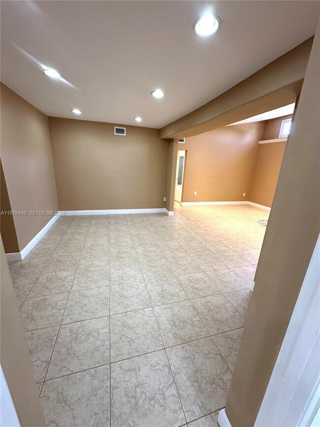 Building Photo - 3101 SW 67th Ave