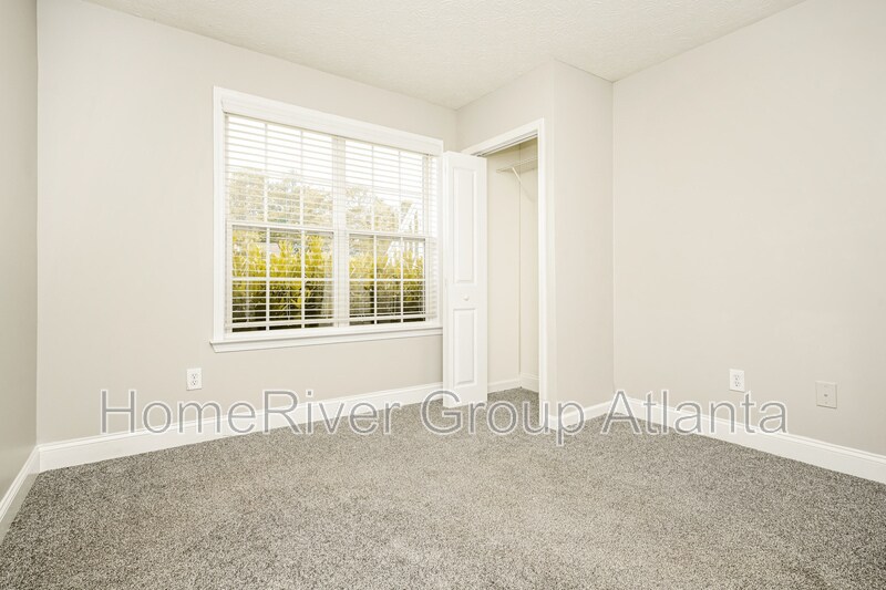 Building Photo - 220 Creekside Cir