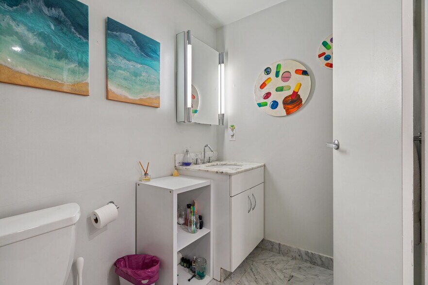 Building Photo - 225 S 18th St