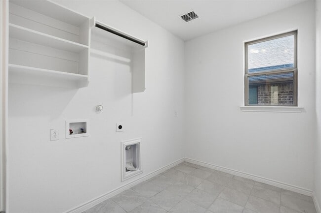Building Photo - 537 Oakmoss St