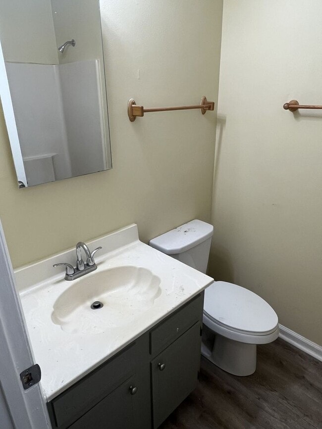 Building Photo - Cute 3 Bed, 2 Bath Ranch Home off East W.T...