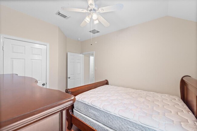 Building Photo - 23219 Dewflower Dr