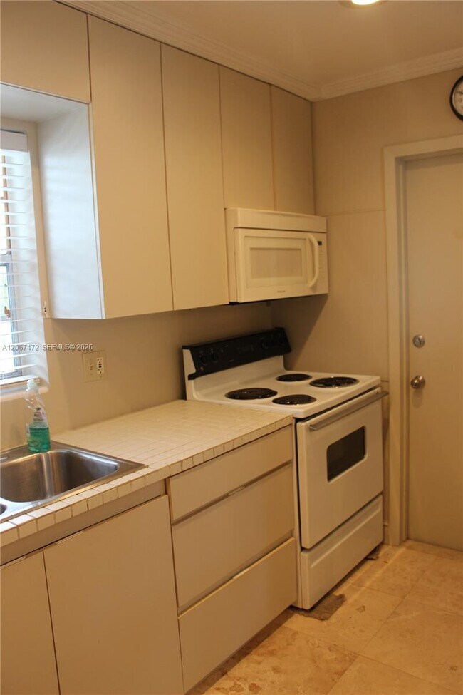 Building Photo - 7550 SW 82nd St