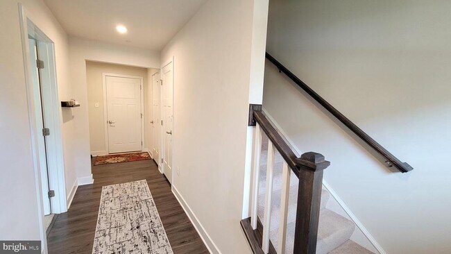 Building Photo - 8663 Shady Pines Dr