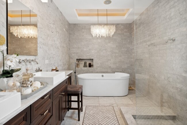 Building Photo - 1925 N Bissell St