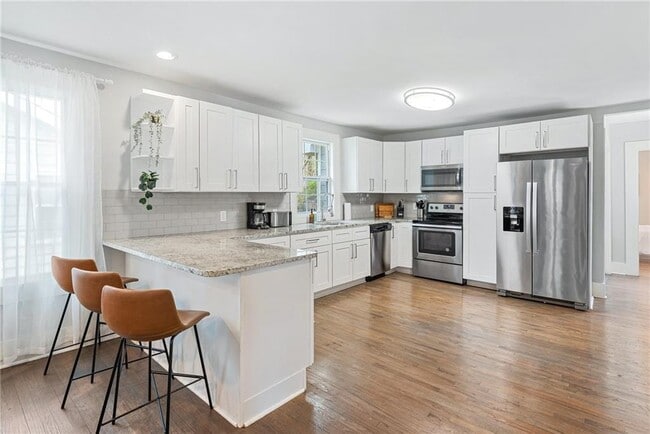 Building Photo - 1026 Deckner Ave SW