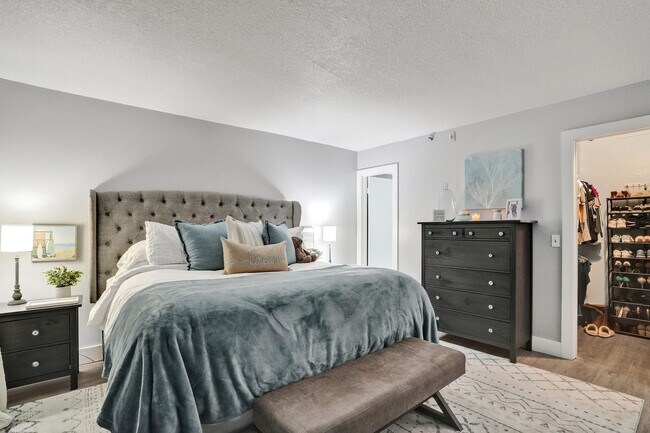 Building Photo - 2400 Deer Creek Country Club Blvd