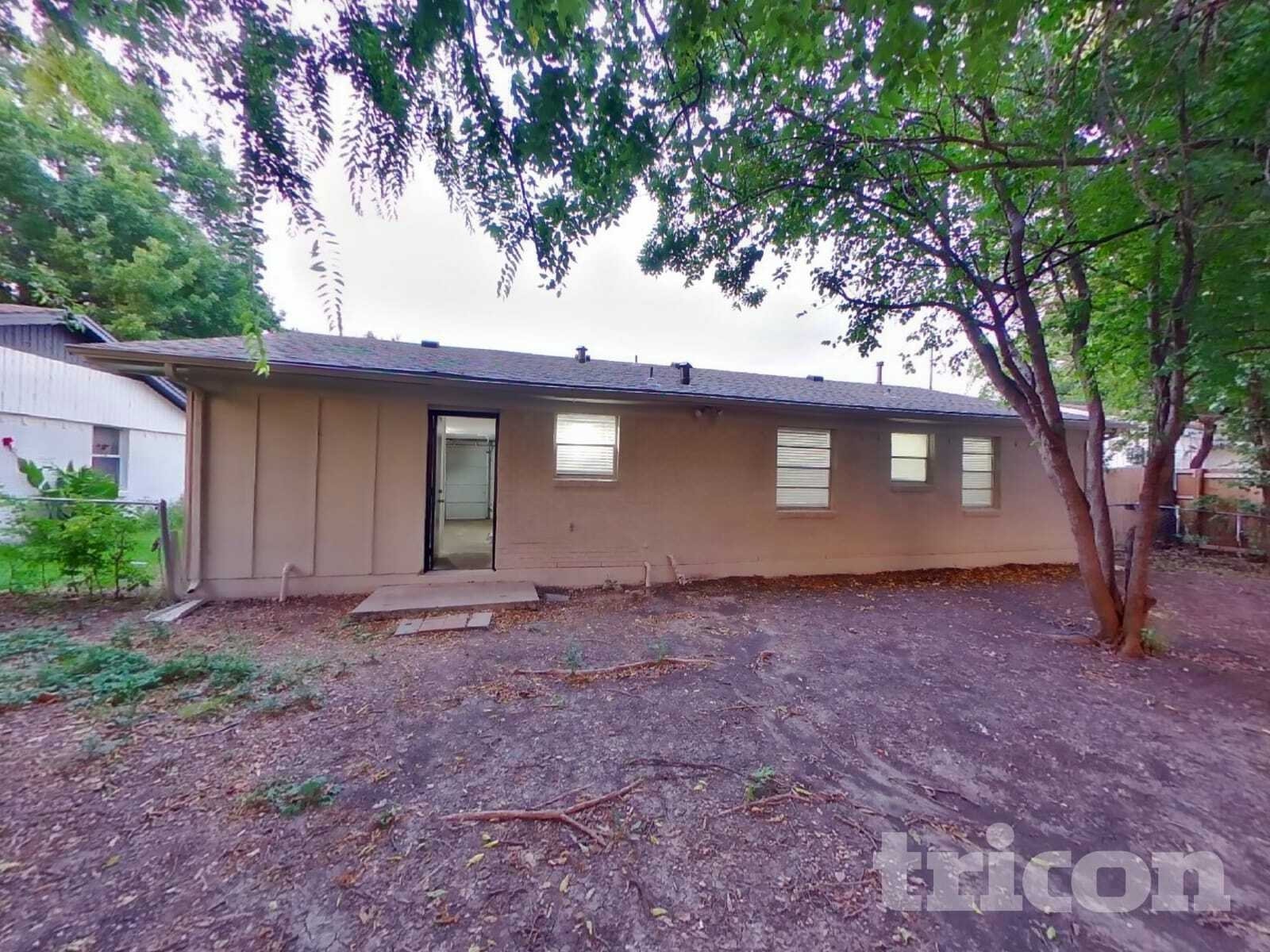 Building Photo - 3221 Edgebrook Dr