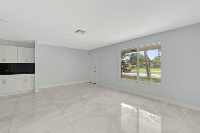 Building Photo - 4338 Forest Rd