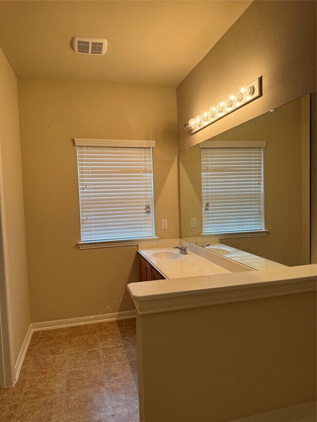 Building Photo - 8127 Almera Falls Dr