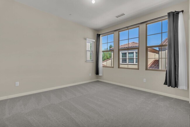Building Photo - 71 Tallowood