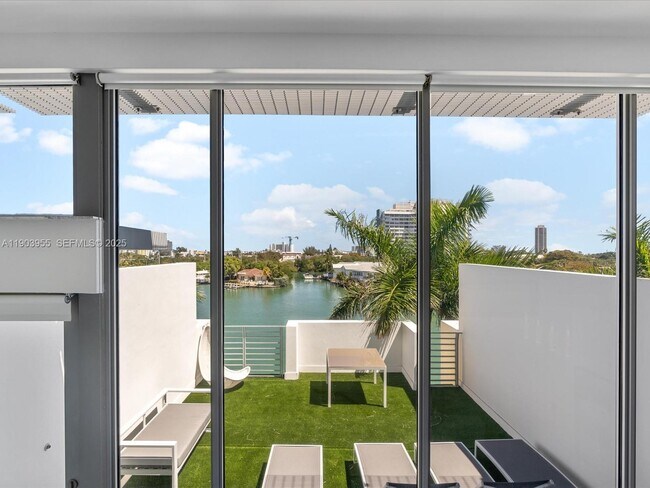 Building Photo - 155 N Shore Dr