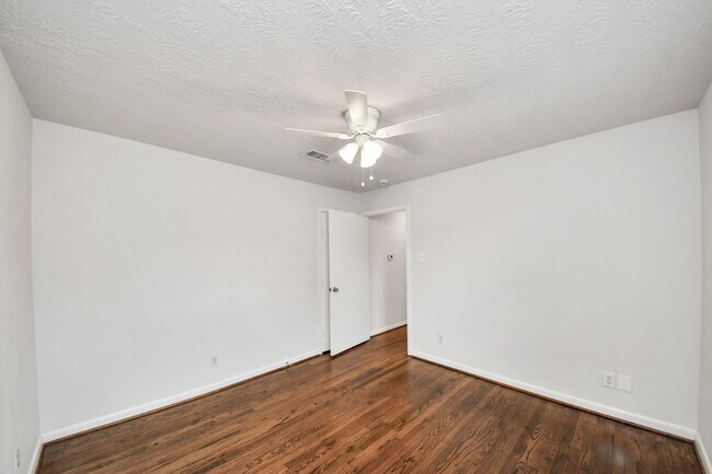 Building Photo - 5803 Darnell St