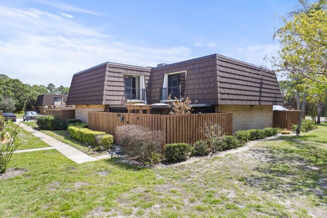 Building Photo - 5674 SE Riverboat Dr