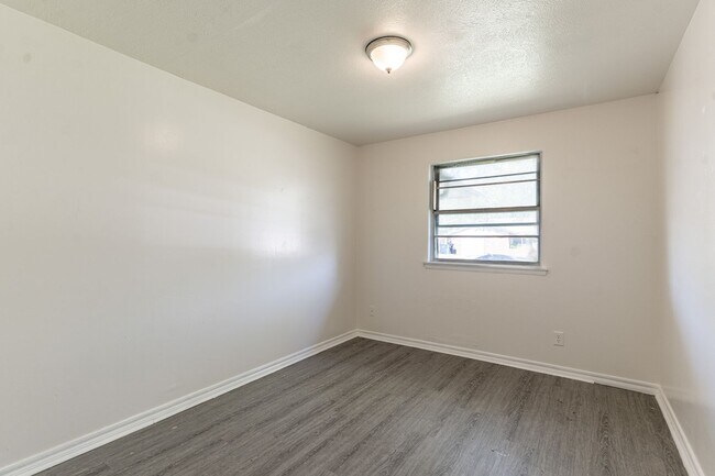 Building Photo - Oklahoma City Rent to Own!